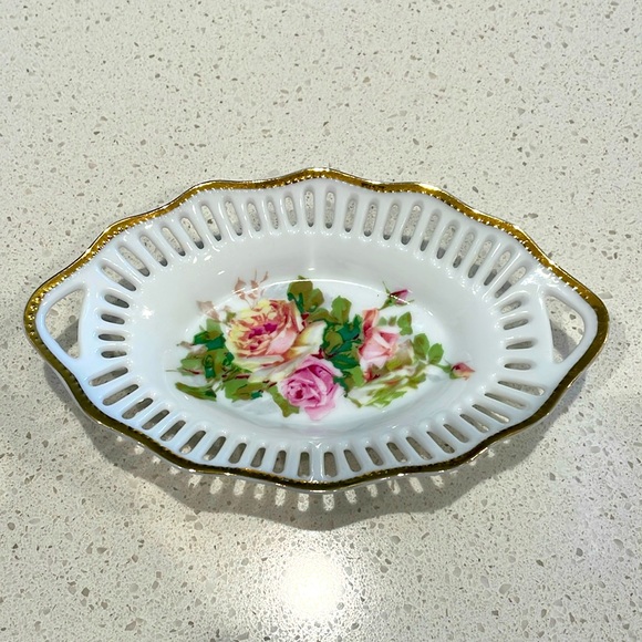 Fine porcelain jewelry tray. - Picture 1 of 4